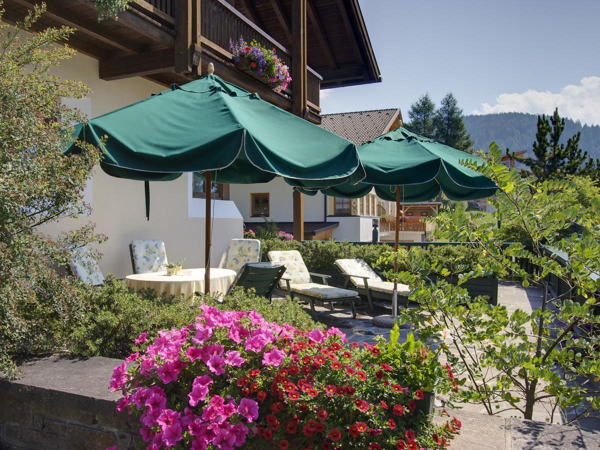 Panorama Garni Ingrid Hotel Dobbiaco Exterior photo